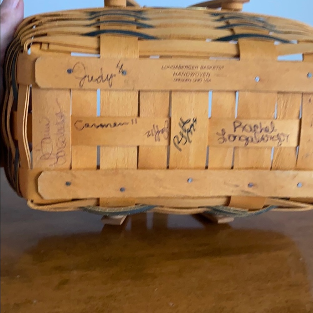 Signed Longaberger 1999 “Woven  Memories” basket - Picture 3 of 3